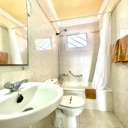 One Bedroom, Heated Pool, Nearby Beach, Puerto De La Cruz Puerto de la Cruz (Tenerife)